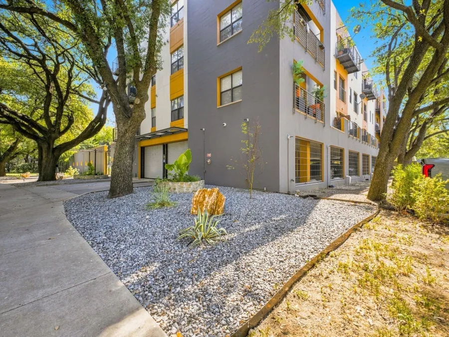 4108 Office Pkwy, Unit 124, Dallas.