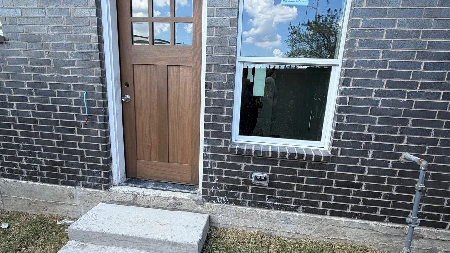 2514 Lucas Dr, Unit 101, Dallas, seen from the street.
