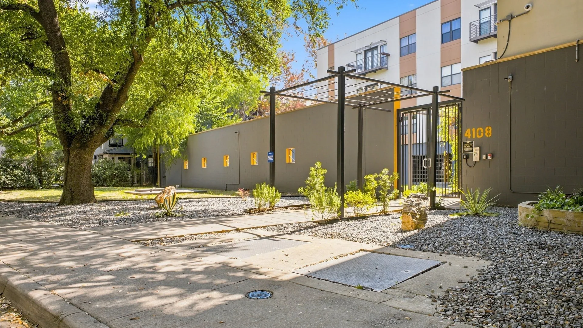 4108 Office Pkwy, Unit 124, Dallas, seen from the street.